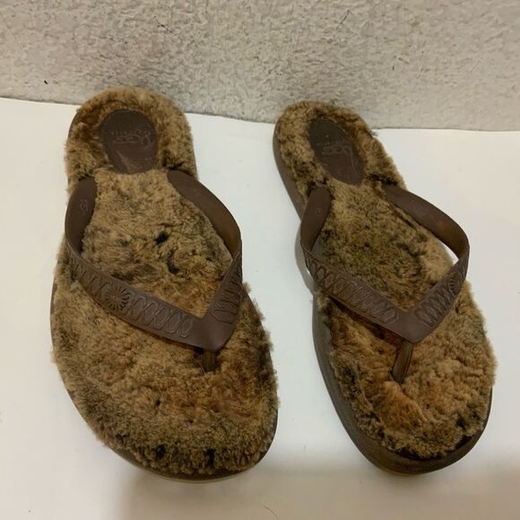 Brown Ugg Fuzzy Flip Flops size 7 W - Picture 1 of 6